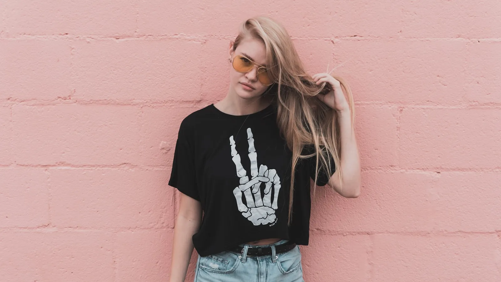 Model pozând în fața aparatului de fotografiat la un casting